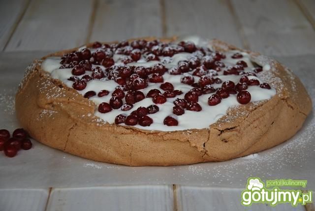 Placek bezowy z porzeczkami