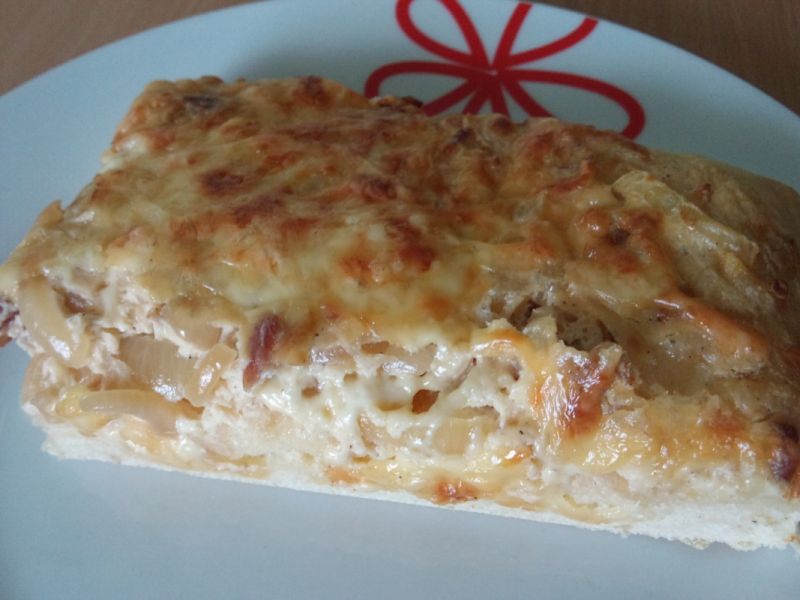Placek cebulowy z boczkiem Placek cebulowy z boczkiem
