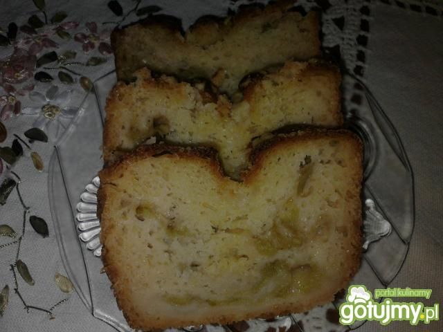 Placek drożdżowy z rabarbarem.