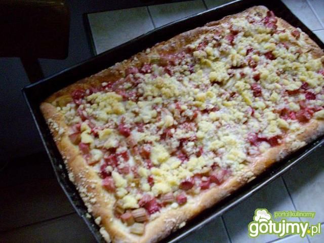 placek drożdżowy z rabarbarem