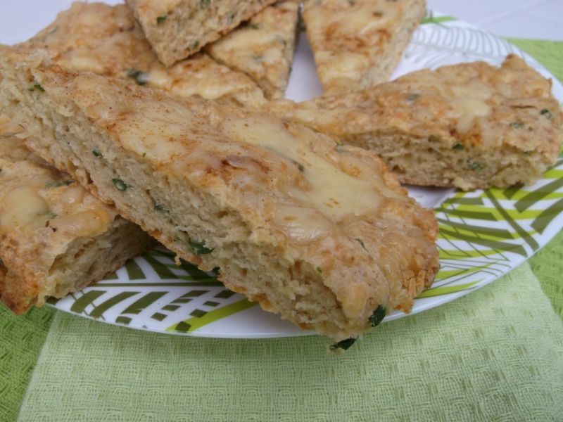 Placek serowo-szczypiorkowy