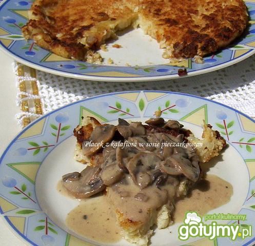 Placek z kalafiora z sosem pieczarkowym