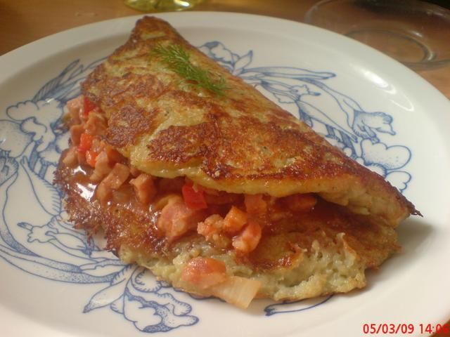 Placek z kiełbasą po węgiersku Placek z kiełbasą po węgiersku