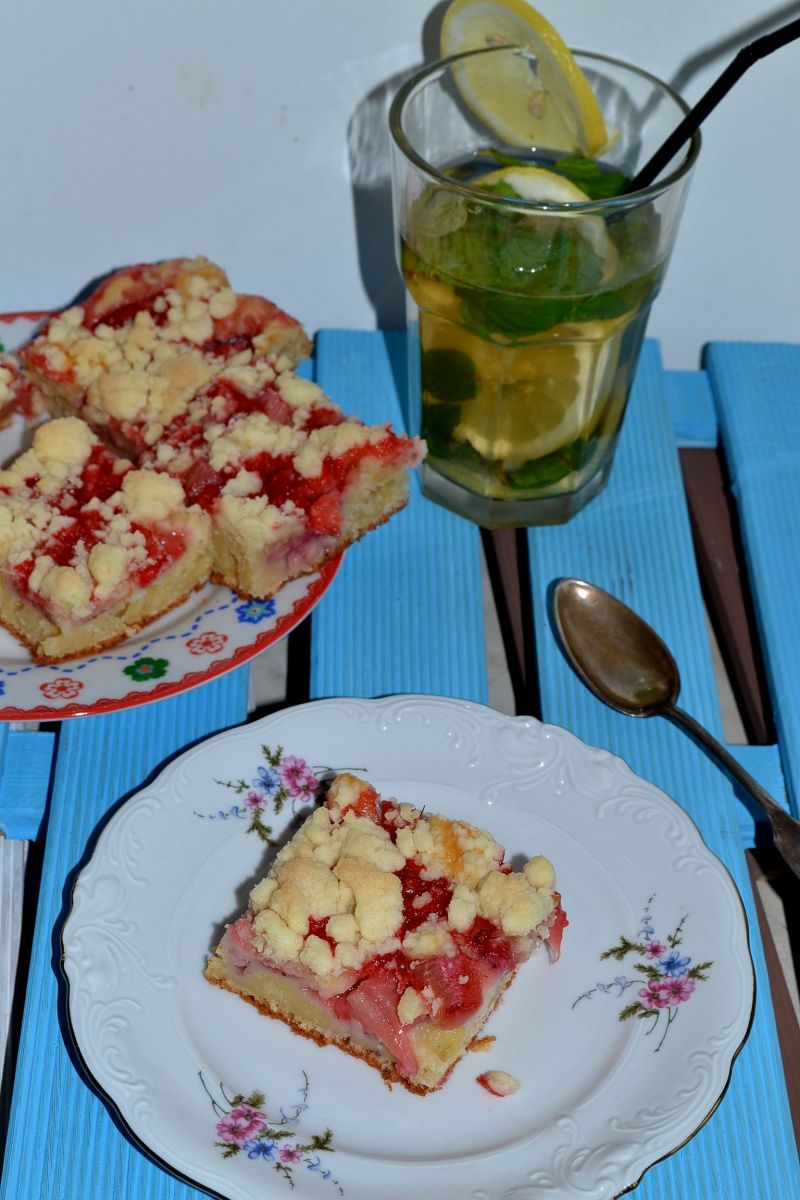 Placek z truskawkami i kruszonką Placek z truskawkami i kruszonką