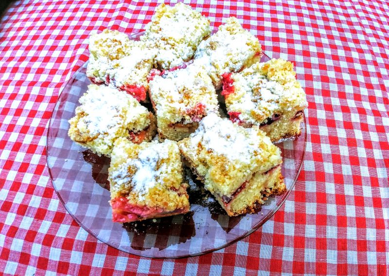 Placek ze śliwkami i kruszonką