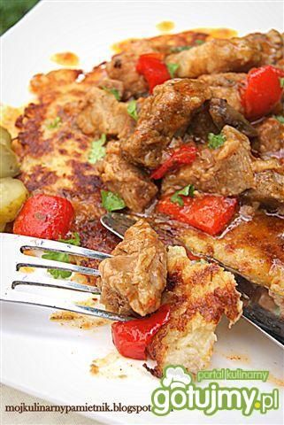 Placek ziemniaczany i paprykowy gulasz