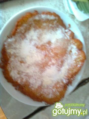 Placek ziemniaczany ze śmietaną i cukrem