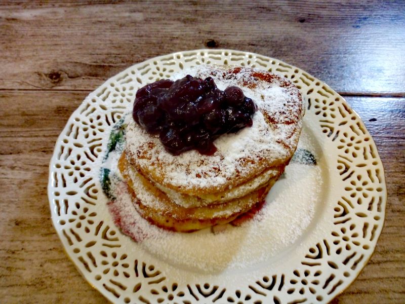 Placki bananowe na serku wiejskim  Placki bananowe na serku wiejskim