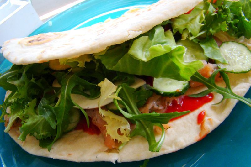 Placki chlebowe z łososiem