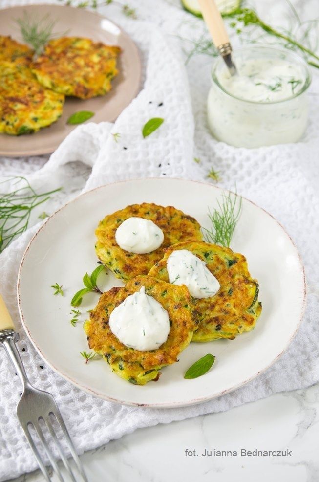 Placki cukiniowe z czarnuszką  Placki cukiniowe z czarnuszką
