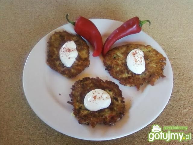 Placki cukiniowe  z ostrą papryką