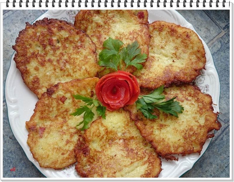 Placki Eli z młodych ziemniaków z niespodzianką Placki Eli z młodych ziemniaków z niespodzianką