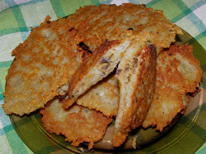Placki kartoflane z kiszoną kapustą,pieczarkami