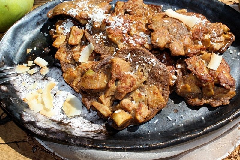 Placki kokosowe z mąki teff z jabłkami bez glutenu