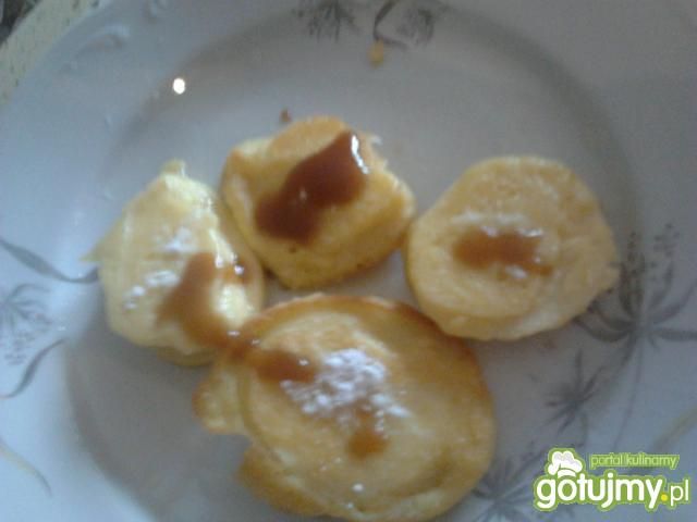 Placki kukurydziane z jabłkami.