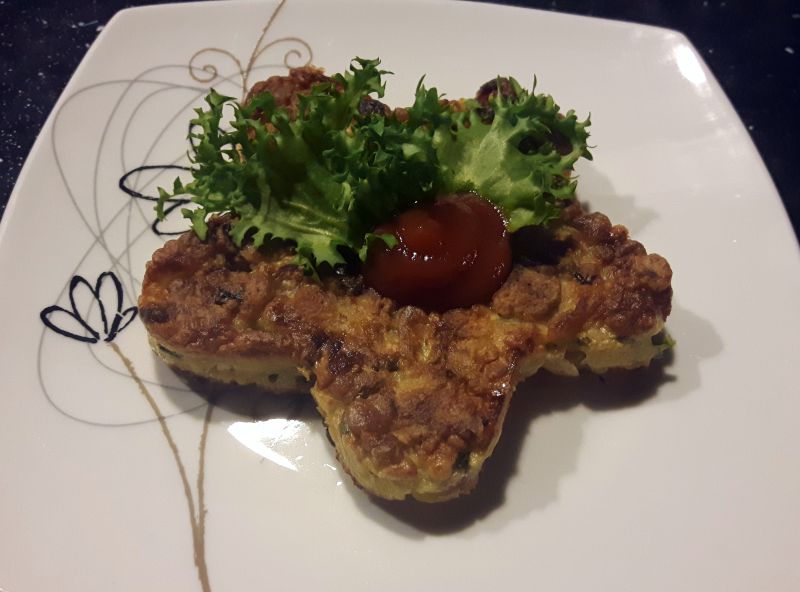 Placki kukurydziane z kabanosami Placki kukurydziane z kabanosami