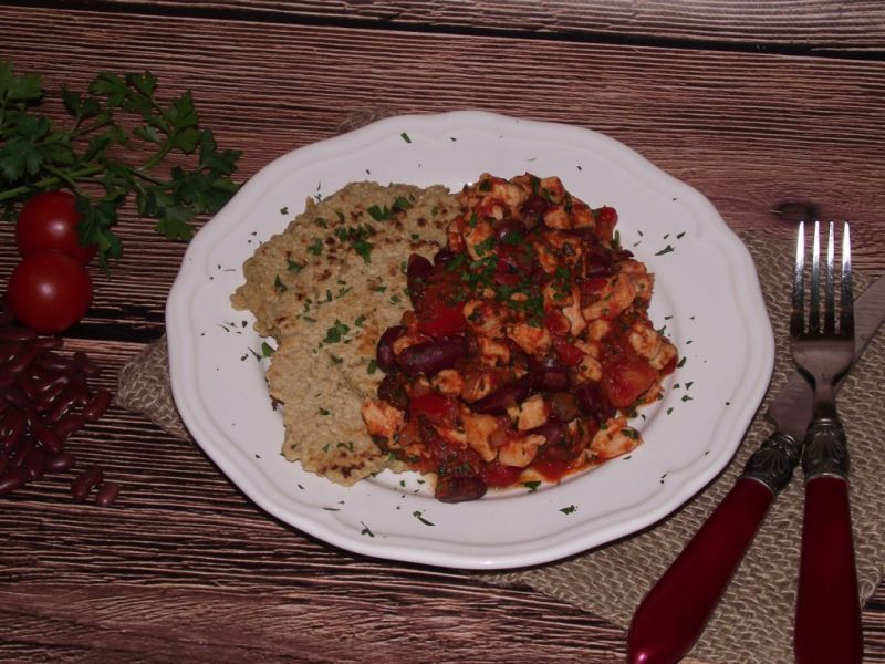 Placki otrębowe z potrawką drobiową ala meksykana Placki otrębowe z potrawką drobiową ala meksykana