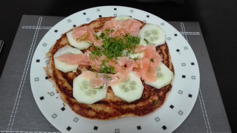 Placki owsiane z cukinii z łososiem Placki owsiane z cukinii z łososiem