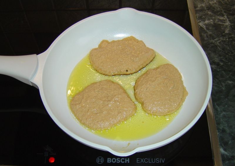 Placki śniadaniowe z płatkami owsianymi i jabłkami