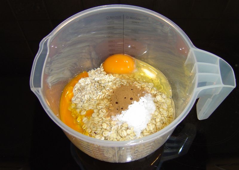 Placki śniadaniowe z płatkami owsianymi i jabłkami