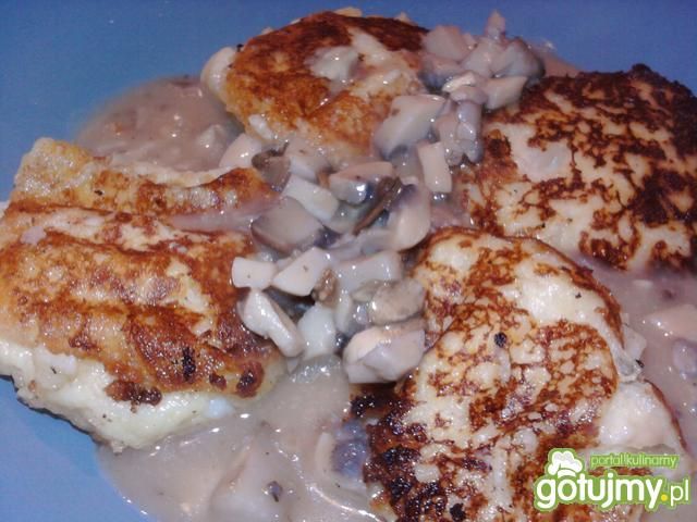 Placki w sosie pieczarkowym