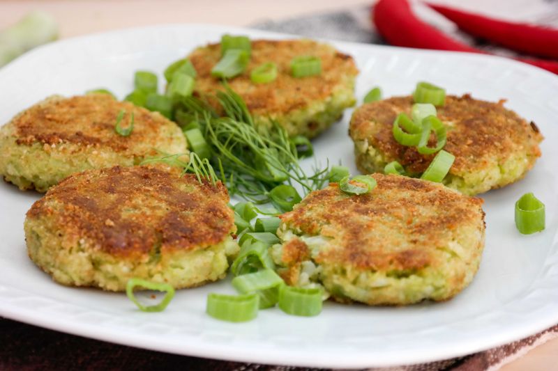 Placki z bobu i młodej kapusty