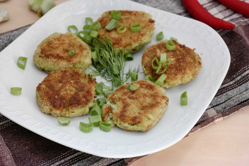 Placki z bobu i młodej kapusty