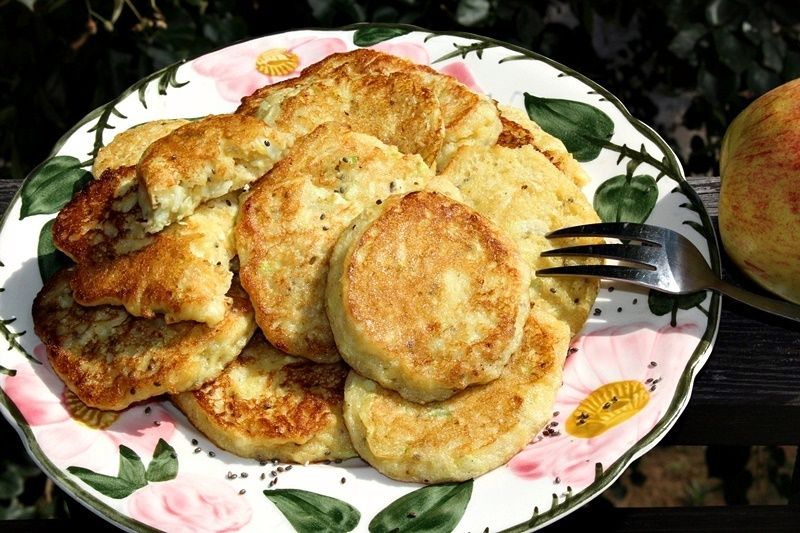 Placki z cukinii z jabłkiem i nasionami chia 