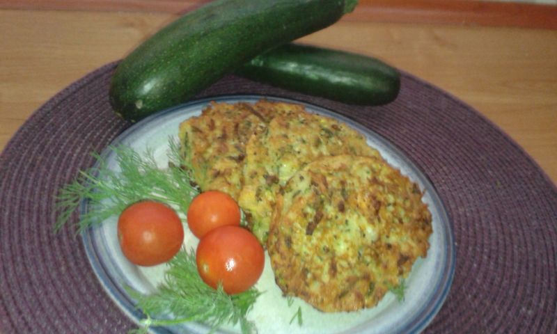 Placki z cukinii z serem feta