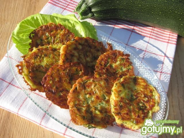 Placki z cukinii z ziołami i serem feta Placki z cukinii z ziołami i serem feta