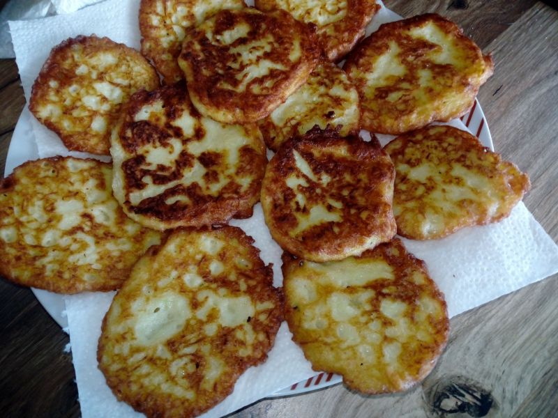 Placki z cukinii z żółtym serem Placki z cukinii z żółtym serem