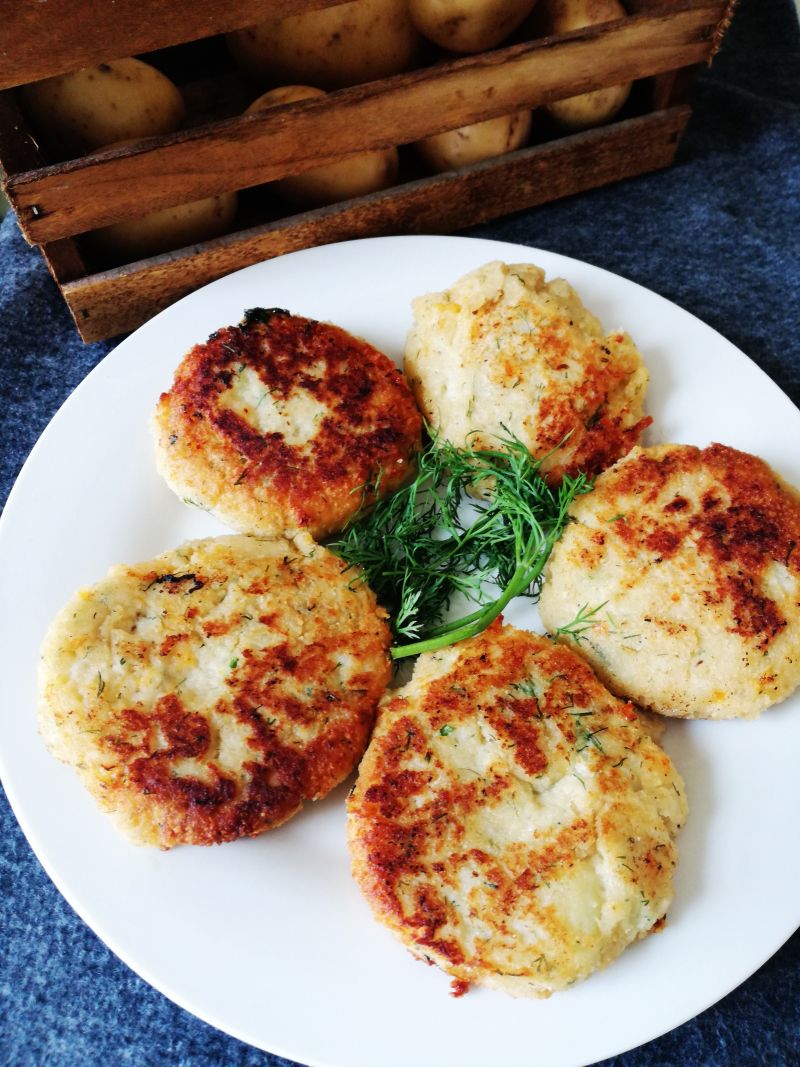 Placki  z gotowanych ziemniaków i koperku 