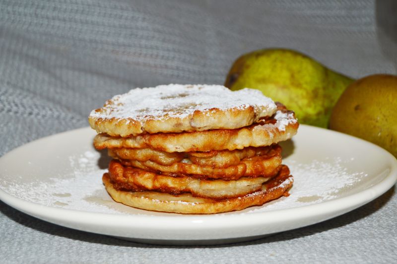 Placki z gruszkami siemieniem i sokiem malinowym