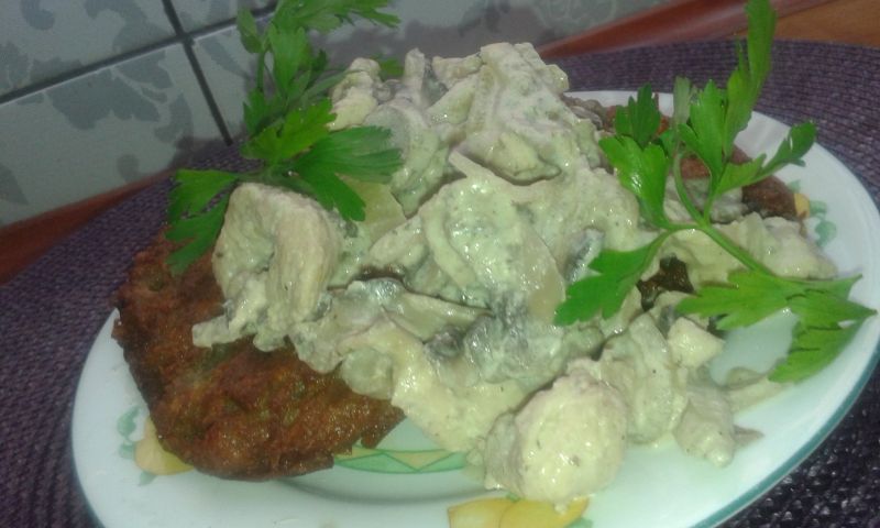 Placki z gulaszem mięsno - warzywnym Placki z gulaszem mięsno - warzywnym