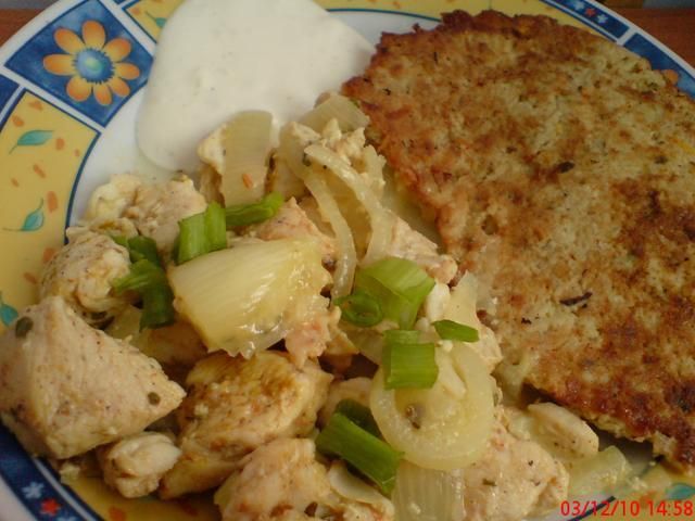 Placki z gyrosem i sosem czosnkowym