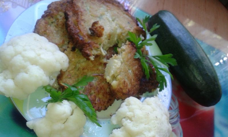 Placki z kalafiora i cukinii Placki z kalafiora i cukinii