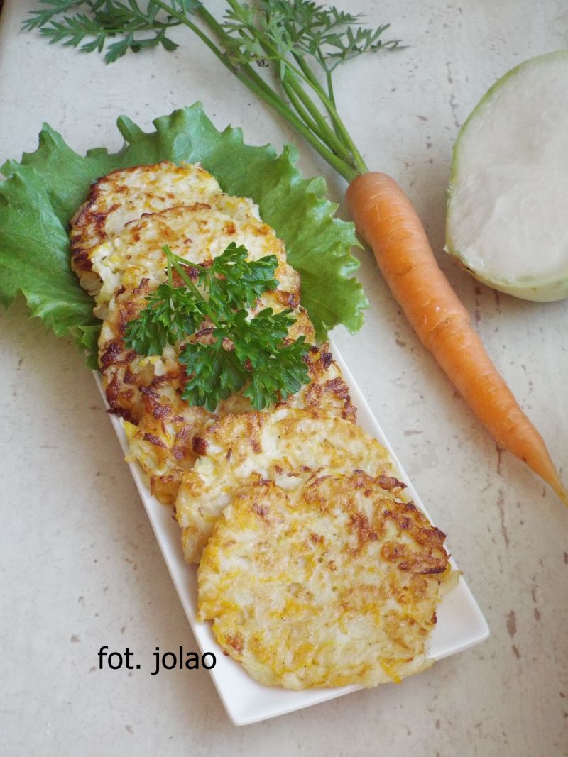 Placki z kalarepki i marchewki