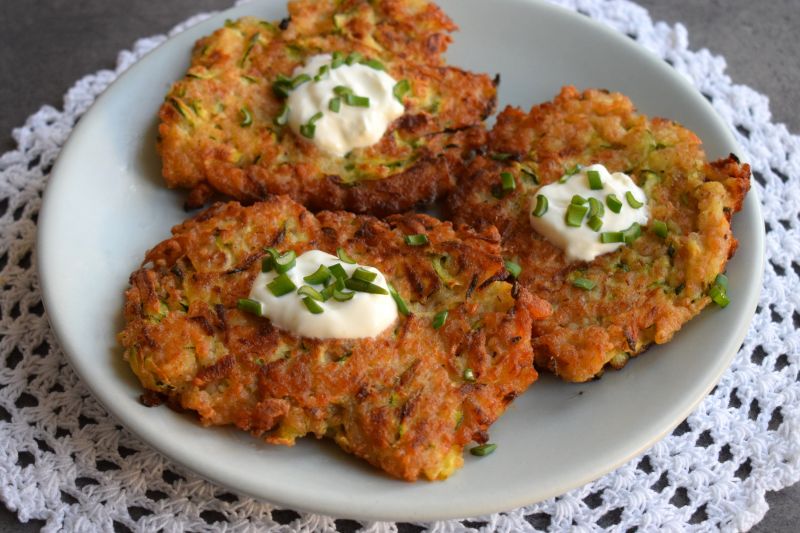 Placki z kaszy orkiszowej i cukinii 