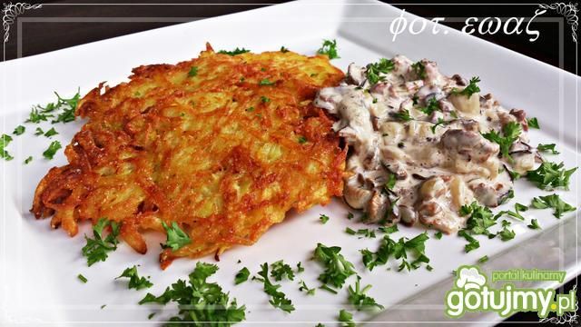 Placki z sosem grzybowo serowym