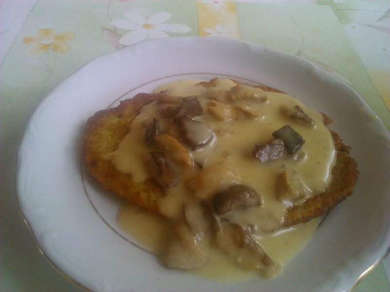 Placki z sosem grzybowym 