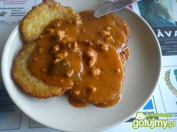 Placki z sosem wieprzowym