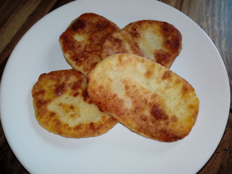 Placki z ziemniaków, selera i kaszy jaglanej Placki z ziemniaków, selera i kaszy jaglanej