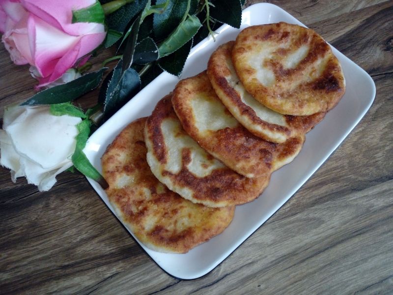 Placki z ziemniaków z fetą i mozzarellą Placki z ziemniaków z fetą i mozzarellą