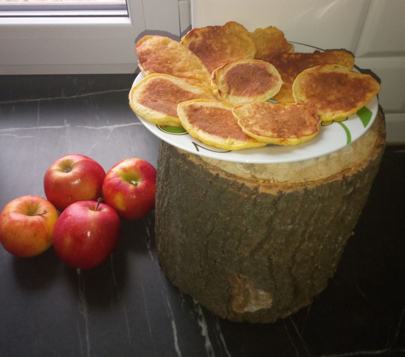 Placki ze skyra z jabłkiem