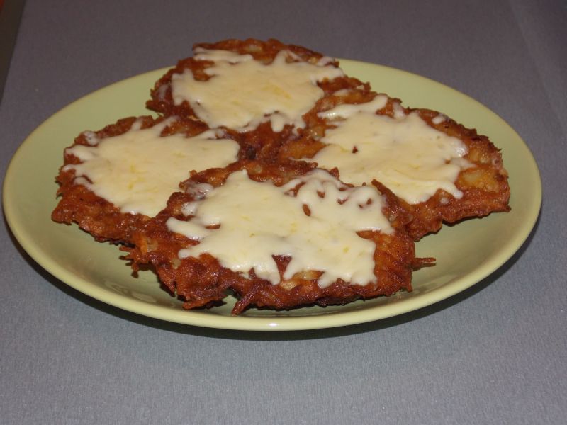 Placki ziemniaczane pod serową chmurką