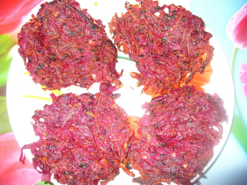 Placki  ziemniaczane z buraczkami czerwonymi Placki  ziemniaczane z buraczkami czerwonymi