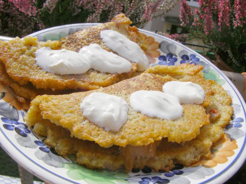 Placki ziemniaczane z gulaszem Placki ziemniaczane z gulaszem