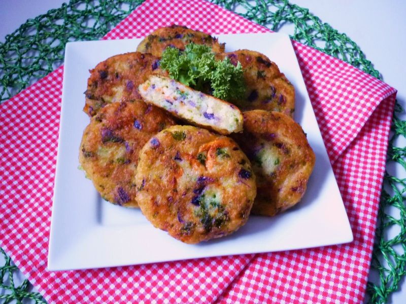 Placki ziemniaczane z kaszą i jarmużem