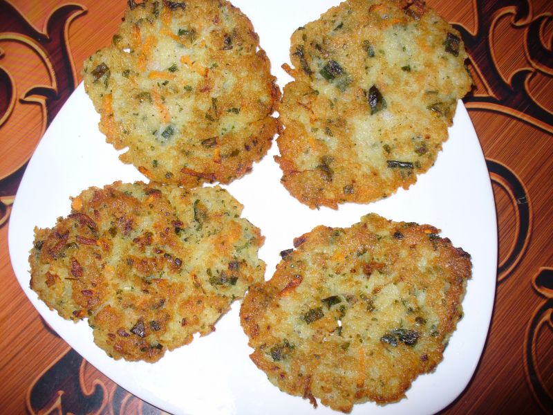 Placki ziemniaczane z marchewką i natką pietruszki Placki ziemniaczane z marchewką i natką pietruszki