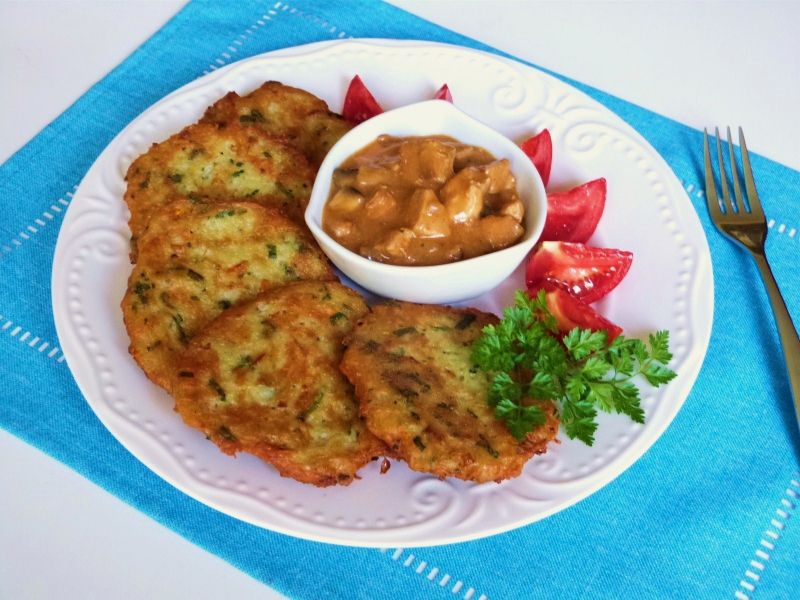 Placki ziemniaczane z marchewką i pokrzywami Placki ziemniaczane z marchewką i pokrzywami